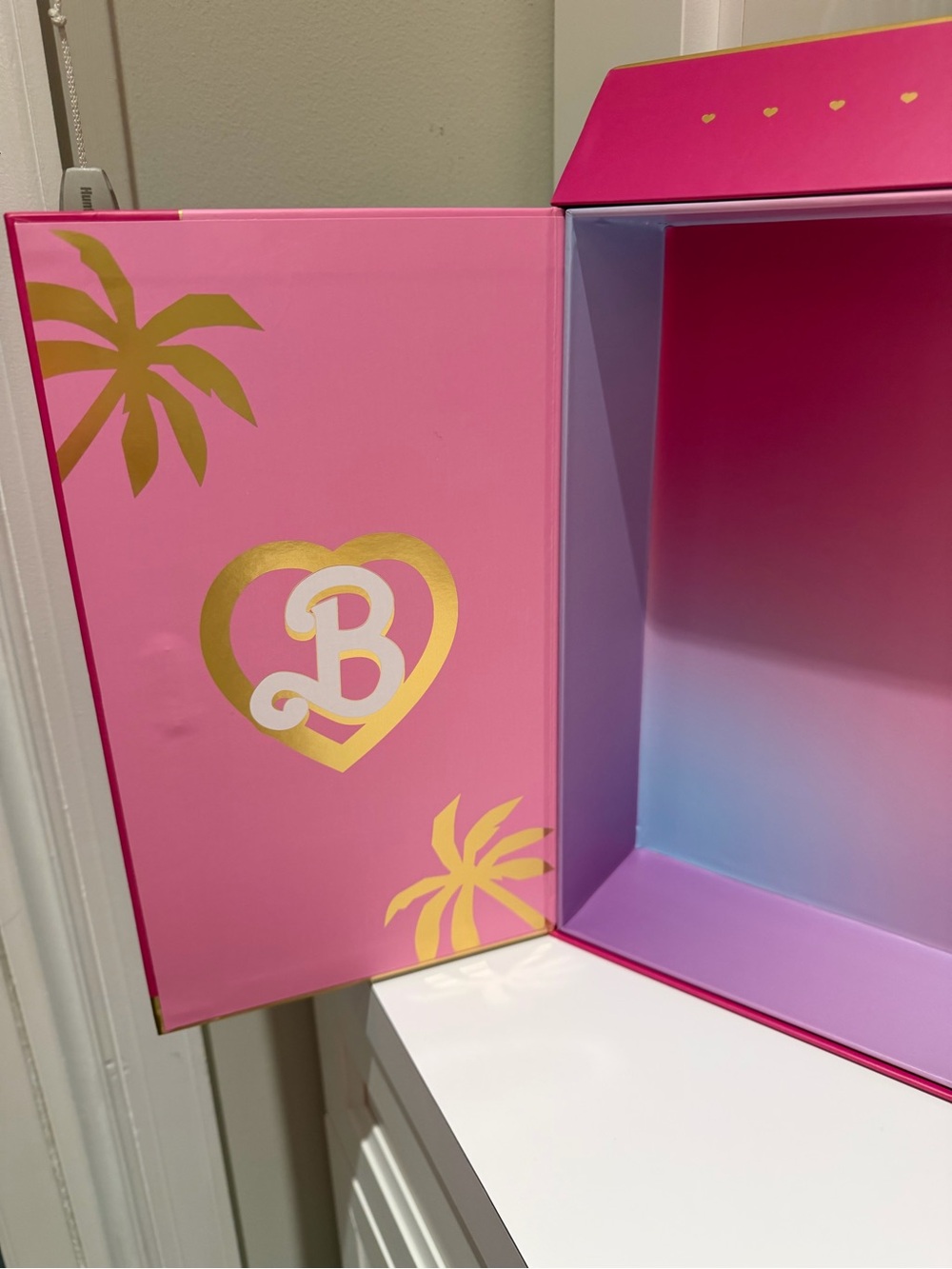 Barbie Glam lite PR box! 🌟 Pink &Gold double door makeup caddy presentation box! - Picture 6 of 8